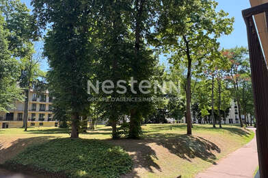 Appartement 5 pièces 1370 €