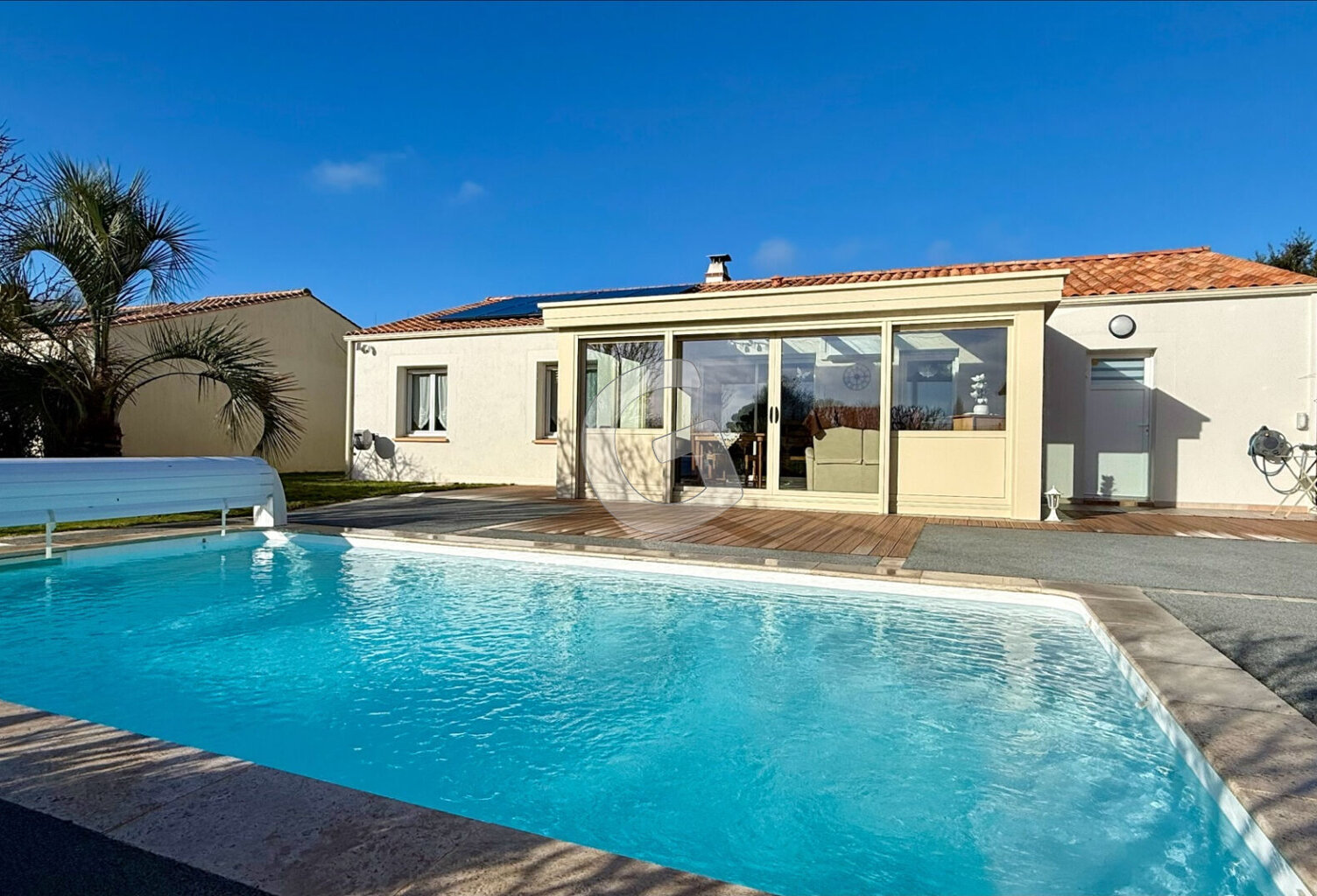 MAISON - 4 PIECES - 99 M² - A VENDRE - LONGEVILLE SUR MER — photo 1