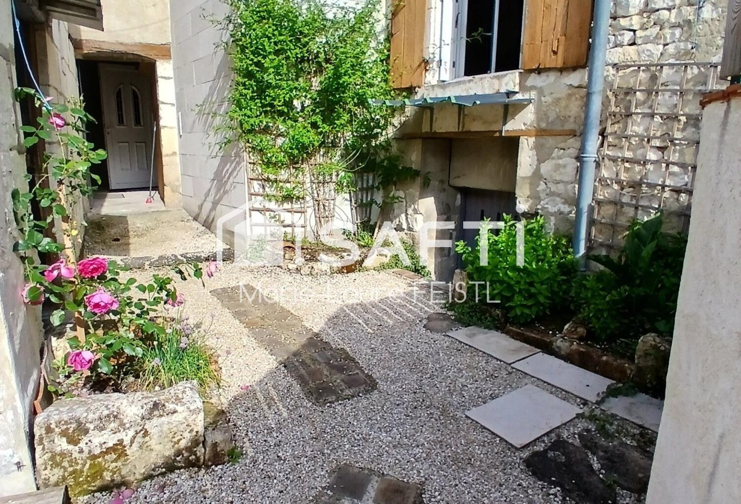 Maison de ville  80 m2  , son patio et  garage,terrain — photo 1