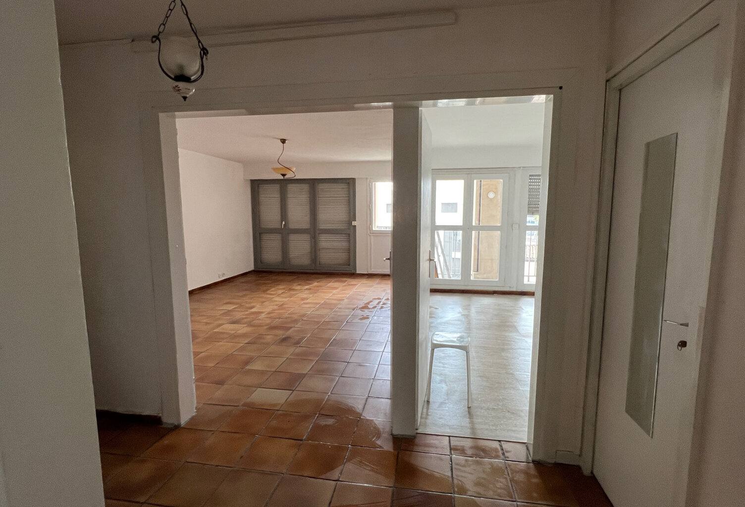 Appartement traversant de type T3, 70 m2. — photo 1