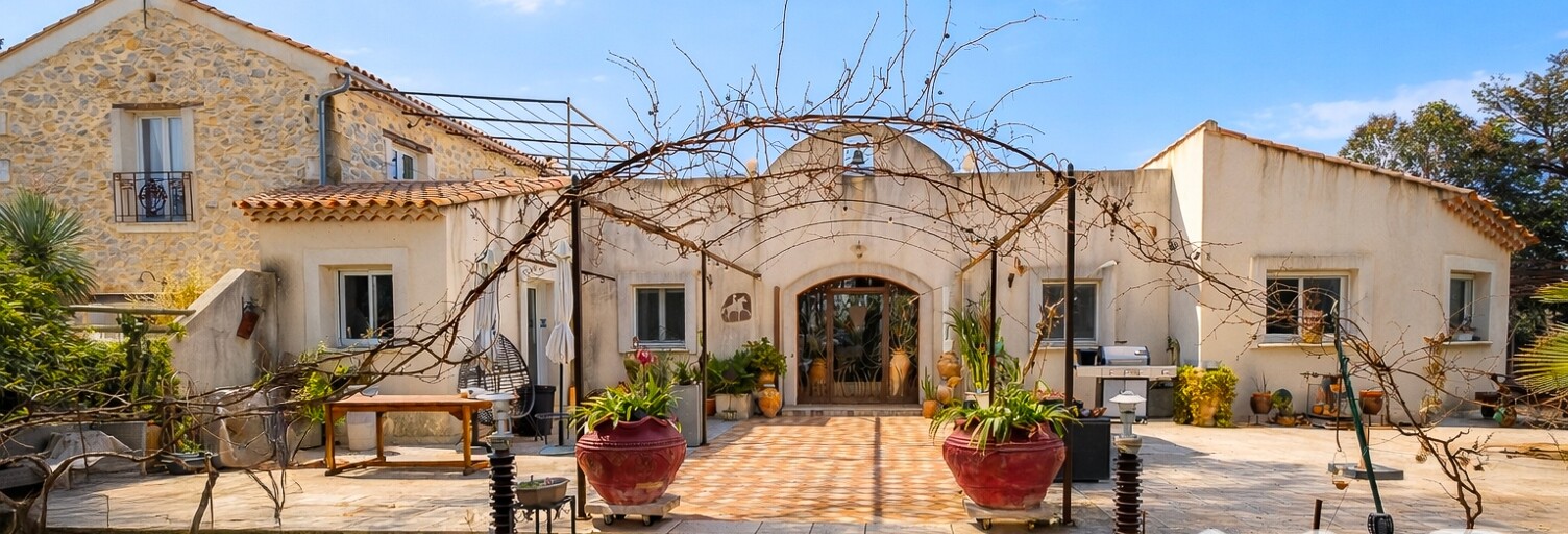 Maison 8 Pièces 423 m² à vendre à Arles (13200)