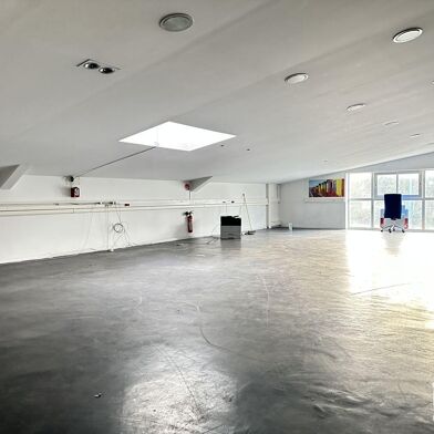 Commerce  323000 €