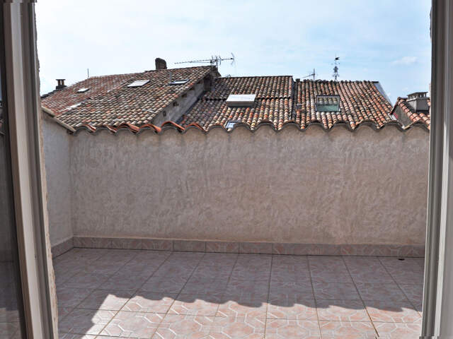 Appartement en Duplex Type 4 avec terrasse et Garage — photo du bien
