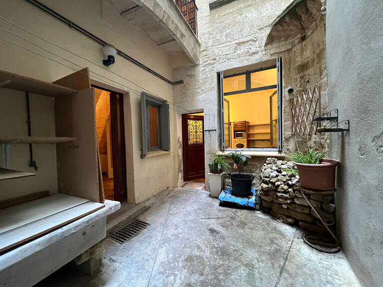 Mtp Préfecture appartement / Local d'environ 107 m² avec cour + cave — photo 1