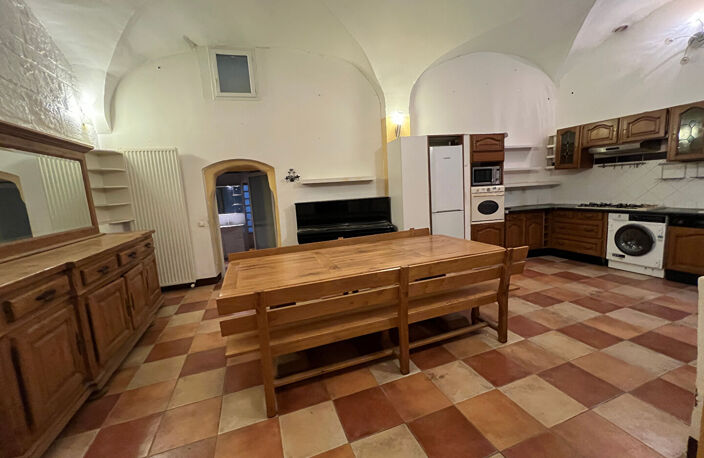 Mtp Préfecture appartement / Local d'environ 107 m² avec cour + cave — photo 3
