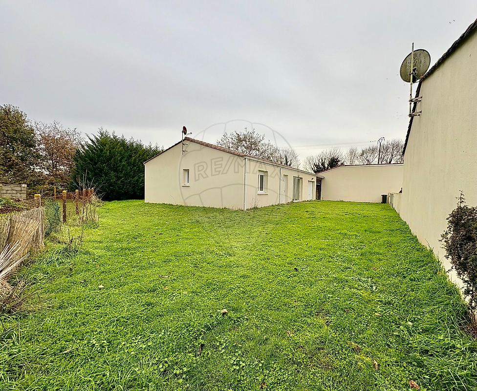 Villa / Maison  T3 à vendre Sainte-Gemme 17250