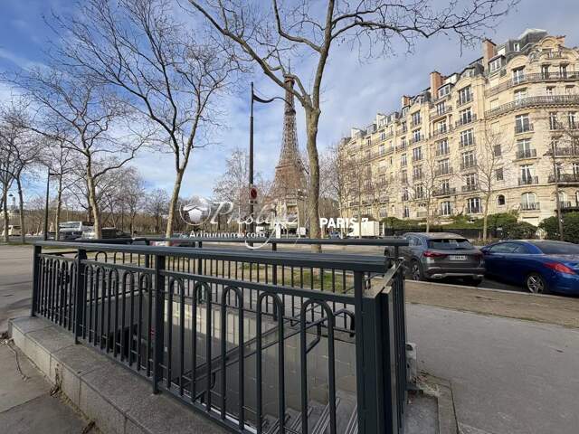 Place de Parking Paris 7 Tour Eiffel — photo du bien