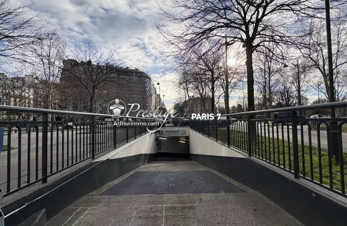 Place de Parking Paris 7 Tour Eiffel — photo 2