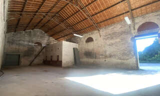 Local industriel  321 m² à louer à Lunel (34400)