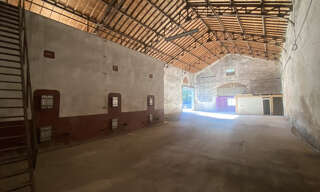 Local industriel  281 m² à louer à Lunel (34400)