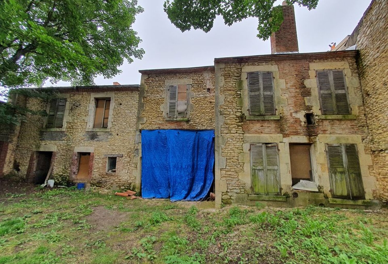Batiment avec cachet au coeur de Reuilly — photo 1
