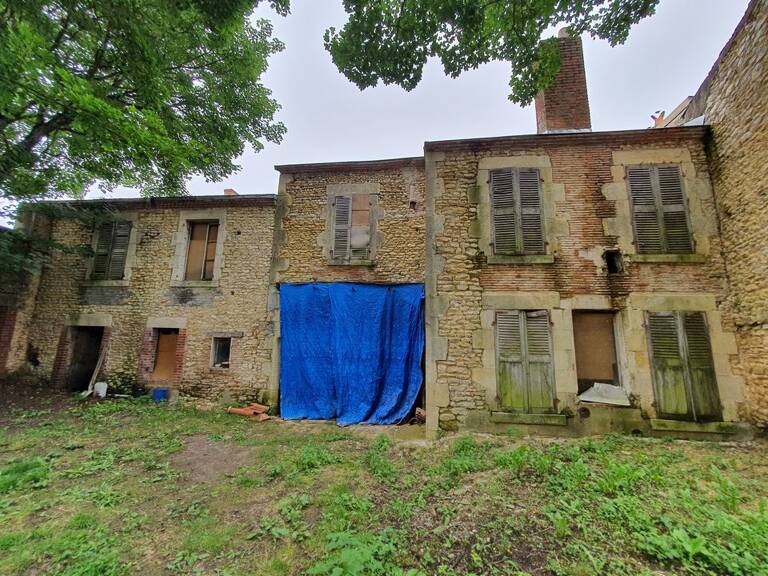 Batiment avec cachet au coeur de Reuilly — photo 1