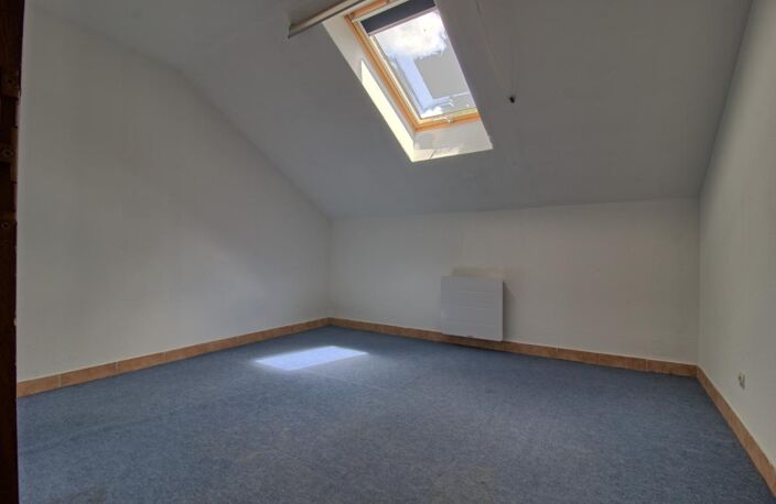 IMMEUBLE DE RAPPORT AVEC 2 APPARTEMENTS ET UNE MAISON — photo 5