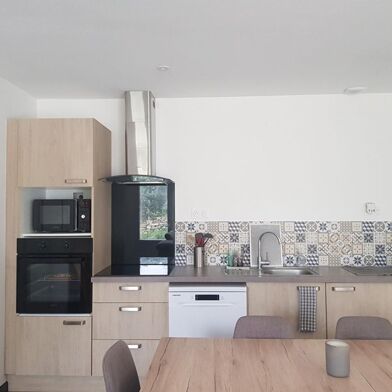 Appartement 3 pièces 737 €