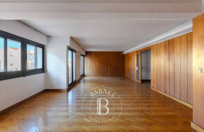 Vente appartement familial à rénover - Grande surface - Marseill — photo 5