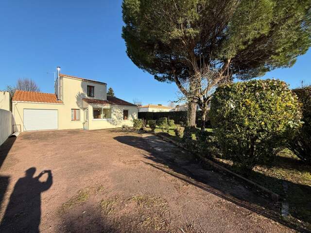 MAISON au calme avec beau terrain — photo du bien