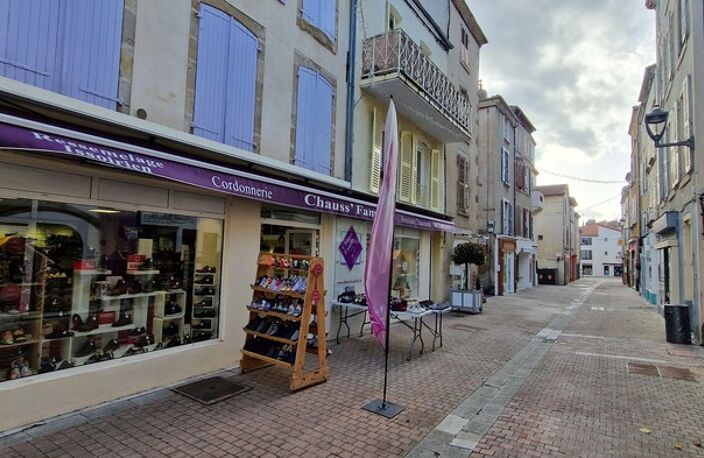 Magasin de chaussures à vendre à ISSOIRE (63) — photo 2
