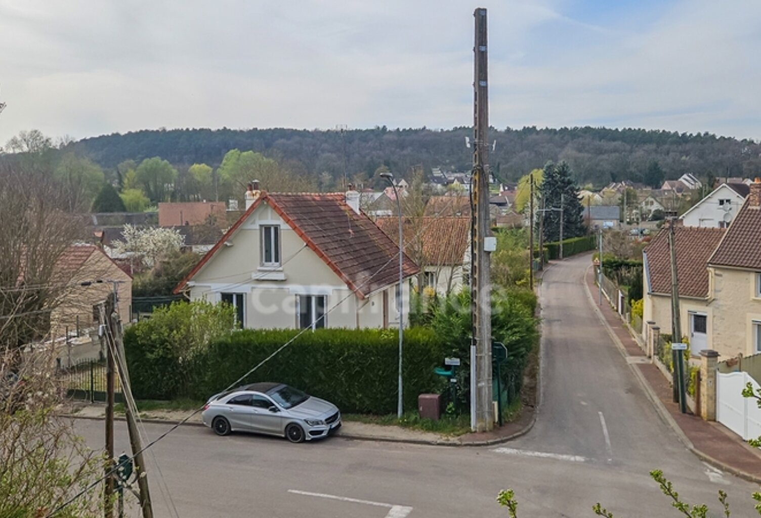 Maison composée de 2 appartements loués 1440 €, jardins, caves et places de parking, à vendre SACLAS (91) — photo 1