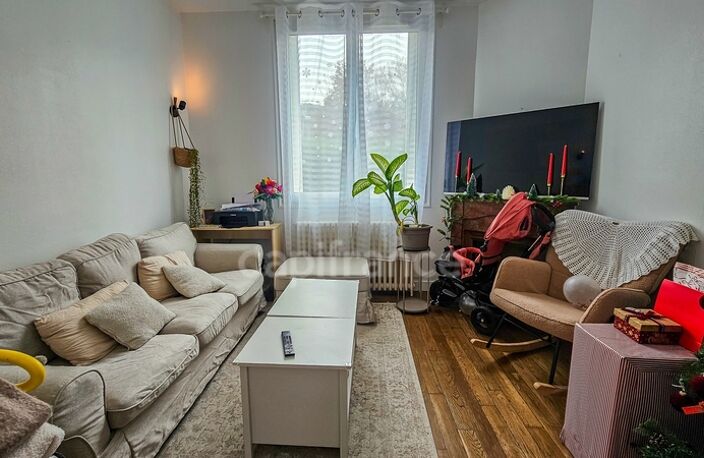 Maison composée de 2 appartements loués 1440 €, jardins, caves et places de parking, à vendre SACLAS (91) — photo 3