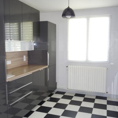 Maison 6 pièces 1140 €