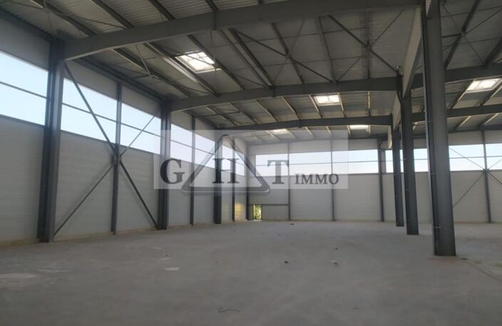3428 M² ENTREPOT BUREAUX NEUF A LOUER A TORCY — photo 2