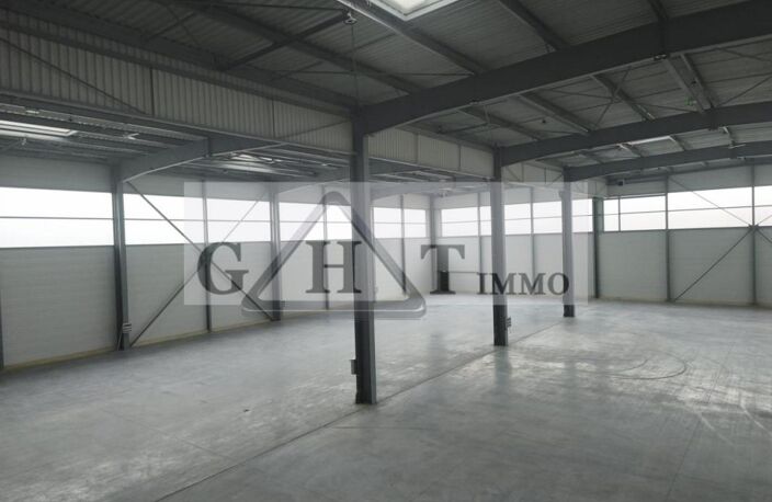 3428 M² ENTREPOT BUREAUX NEUF A LOUER A TORCY — photo 3