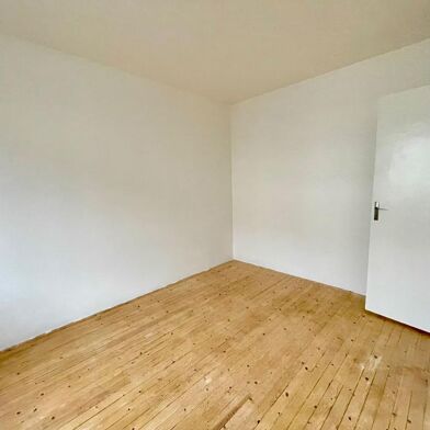 Appartement 4 pièces 942 €