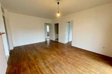 Appartement 4 pièces 942 €