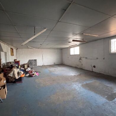 Local industriel  233000 €