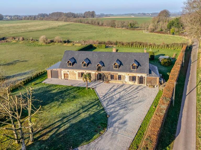 briques et silex sur terrain plat, 281 m2 6-7 chambres / beaux volumes de vie — photo 1