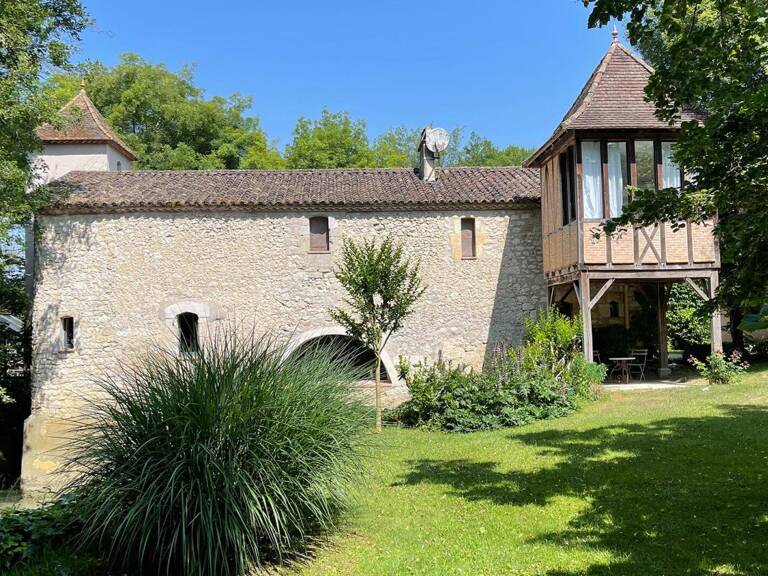 Propriété rare et exceptionnelle : ancien moulin restauré avec dépendance, piscine chauffée et jardin idyllique — photo 1