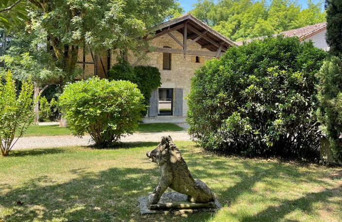 Propriété rare et exceptionnelle : ancien moulin restauré avec dépendance, piscine chauffée et jardin idyllique — photo 2