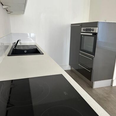 Appartement 5 pièces 990 €