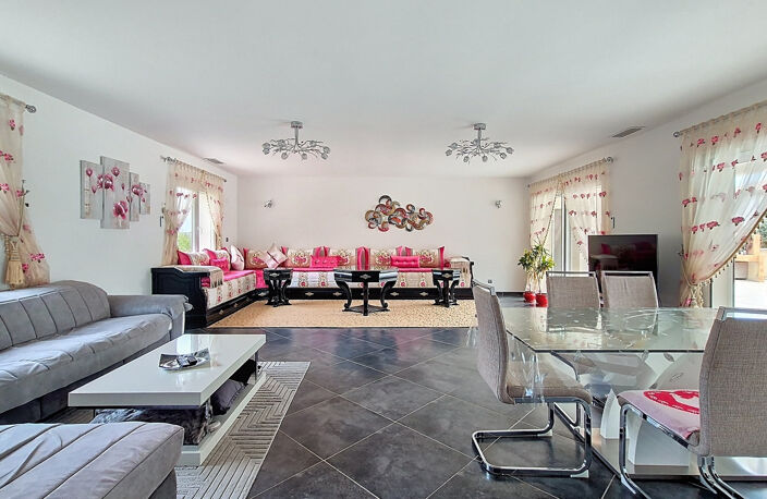 À vendre   Villa de plain-pied avec appartement T2  piscine — photo 5
