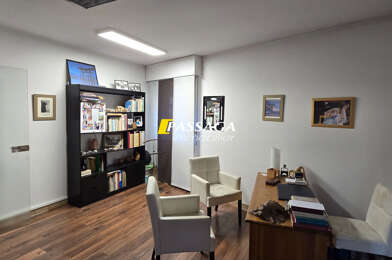 Bureau 3 pièces 880 €