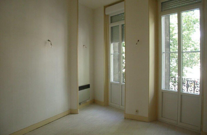 EXCLUSIF - Secteur Barrière Pessac / Barrière St Genès - Imm — photo 3