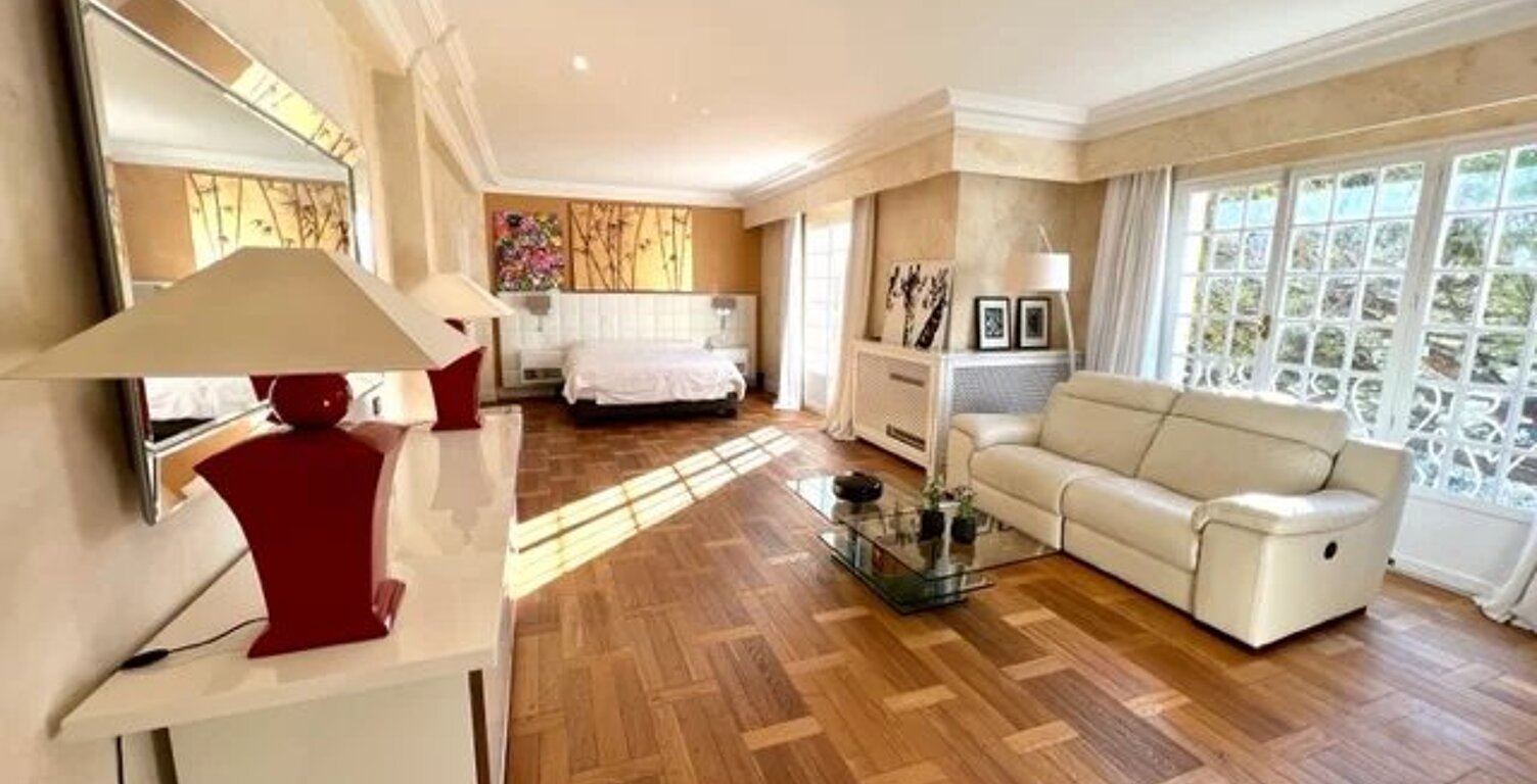 VILLA 386 m² dans domaine privé — photo 1