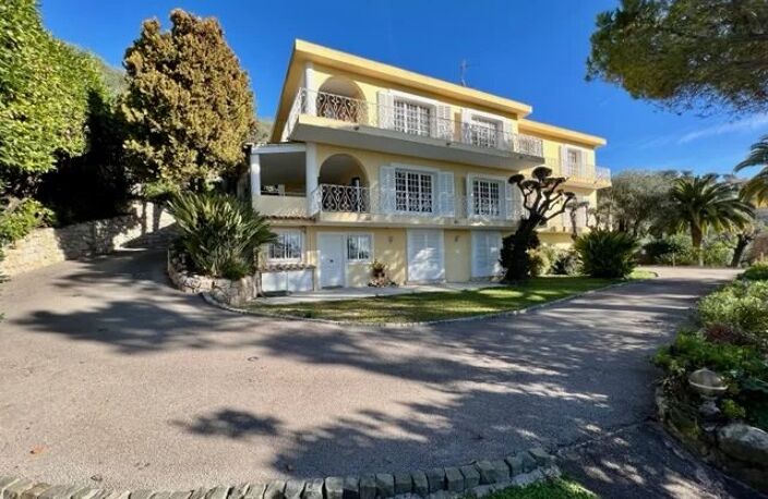 VILLA 386 m² dans domaine privé — photo 2