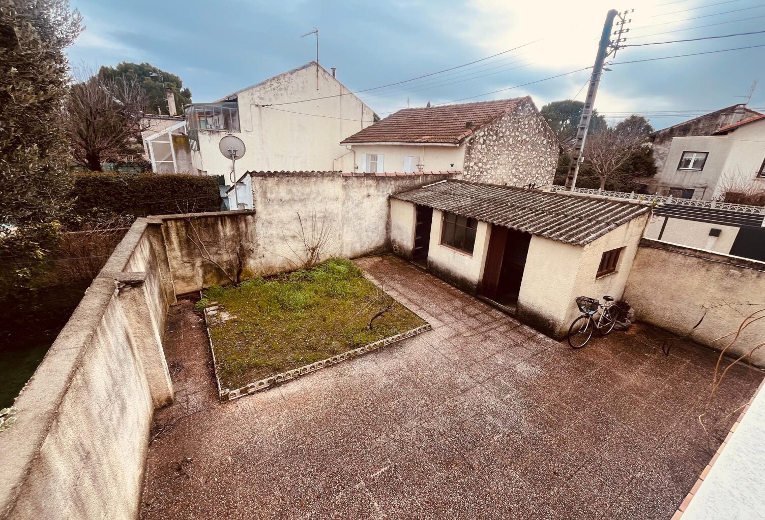 Maison à fort potentiel  Quartier des Amoureux  Nîmes — photo 1