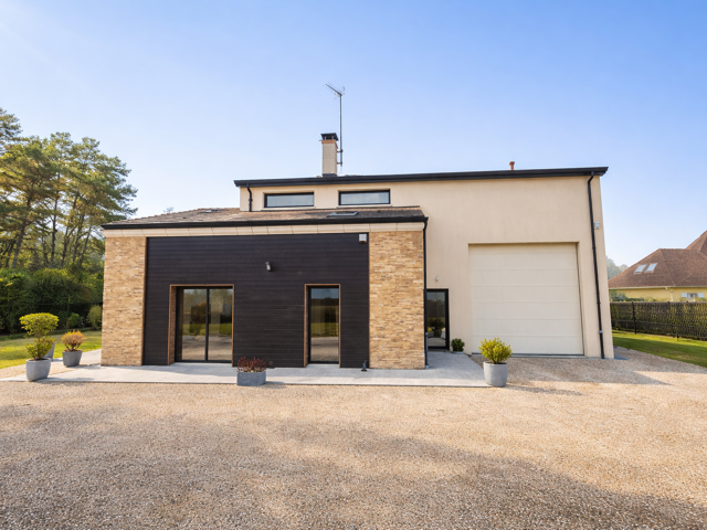 Exclusivité-Propriété de caractère avec piscine intérieure, — photo du bien