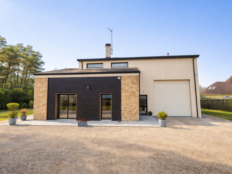 Exclusivité-Propriété de caractère avec piscine intérieure, — photo 1