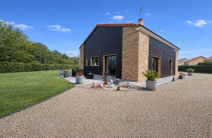 Exclusivité-Propriété de caractère avec piscine intérieure, — photo 3