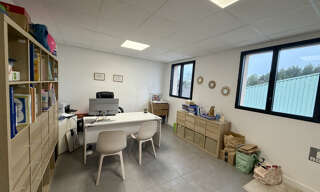 Commerce  18 m² à louer à Venelles (13770)