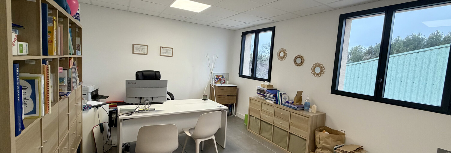 Commerce  18 m² à louer à Venelles (13770)