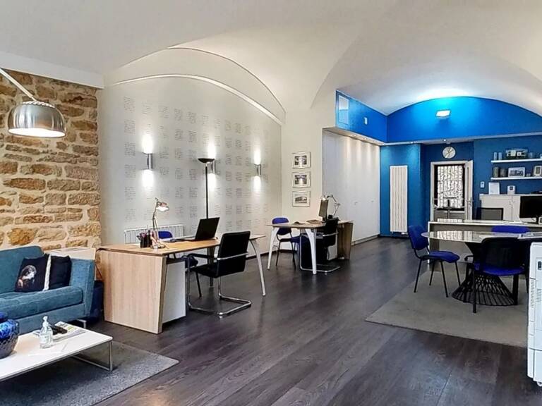 Local commercial — photo 1