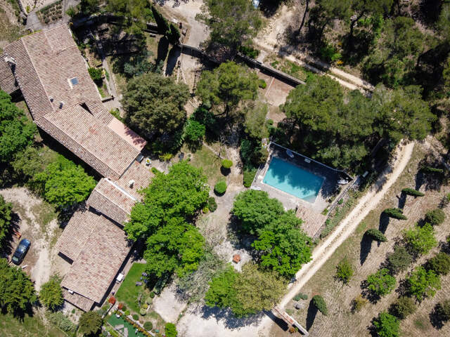 Dept 84 - Murs - Propriété en pierre apparente 360 m2 habita — photo du bien