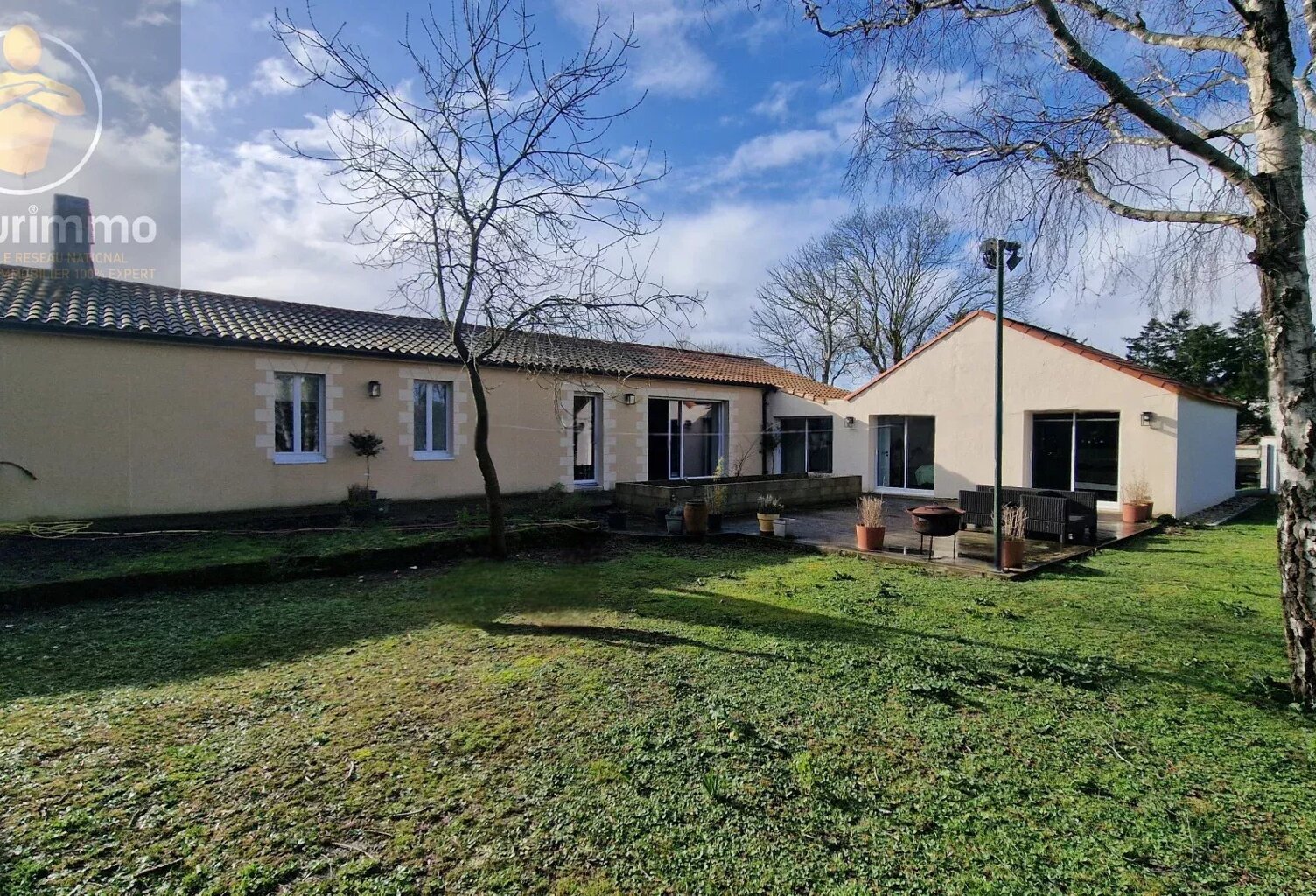 Longère de 157m² rénovée - charme et modernité au cœur d’un écrin de verdure — photo 1