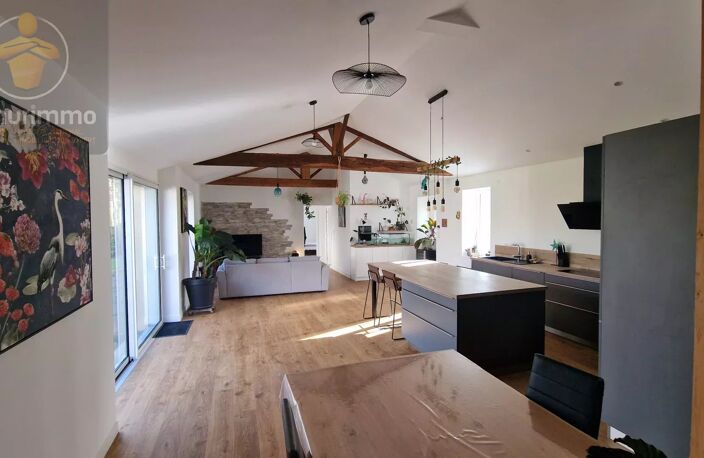 Longère de 157m² rénovée - charme et modernité au cœur d’un écrin de verdure — photo 2