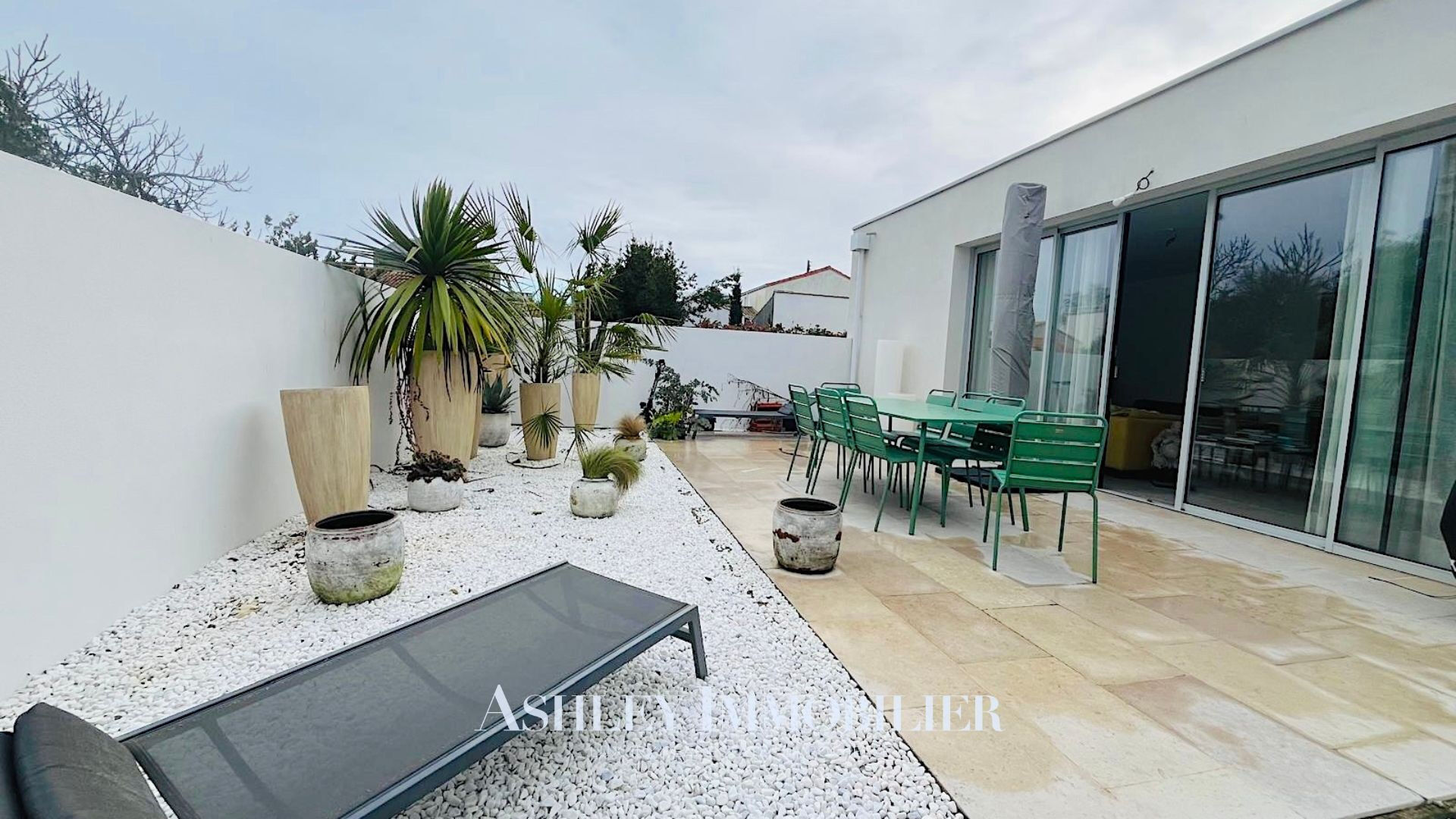 Villa / Maison  T5 à vendre Rochelle (La) 17000