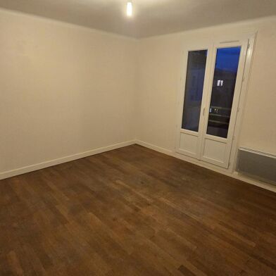 Appartement 3 pièces 737 €